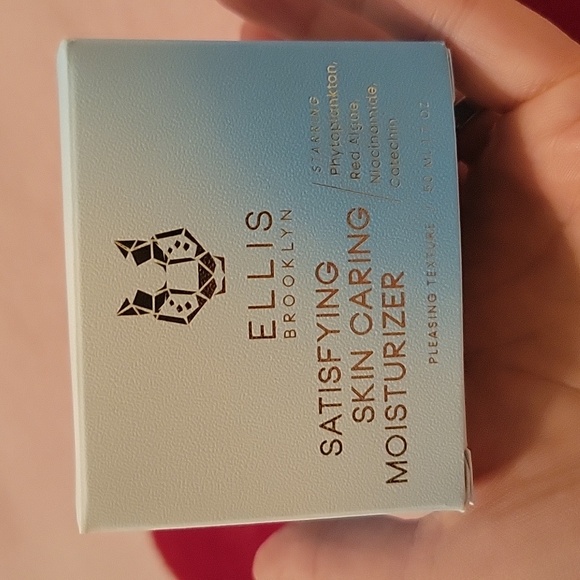 Ellis Brooklyn Satisfying Skin Caring Moisturizer - White and Gold - Picture 5 of 9